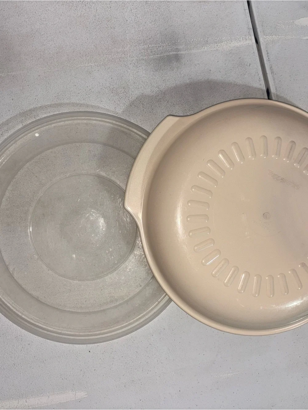 Tupperware compact round